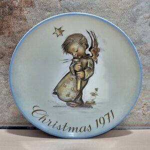 Schmid Hummel Christmas 1971 Decorative Wall Hanging Plate
